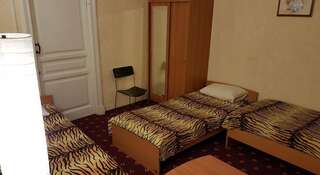 Гостиница Алмаз Санкт-Петербург Четырехместный номер с общей ванной комнатой-1
